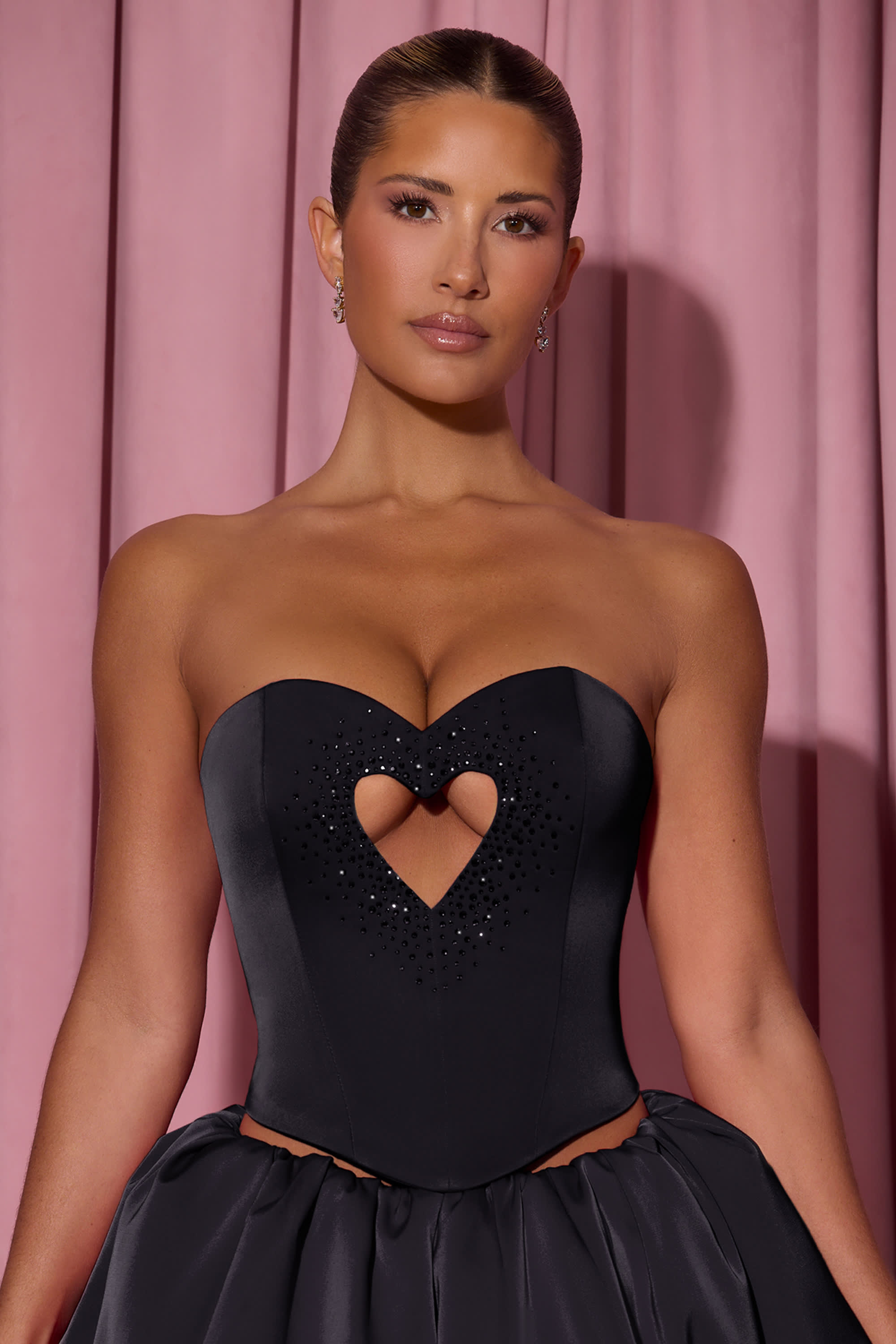 12729-Black_Amora_1-2