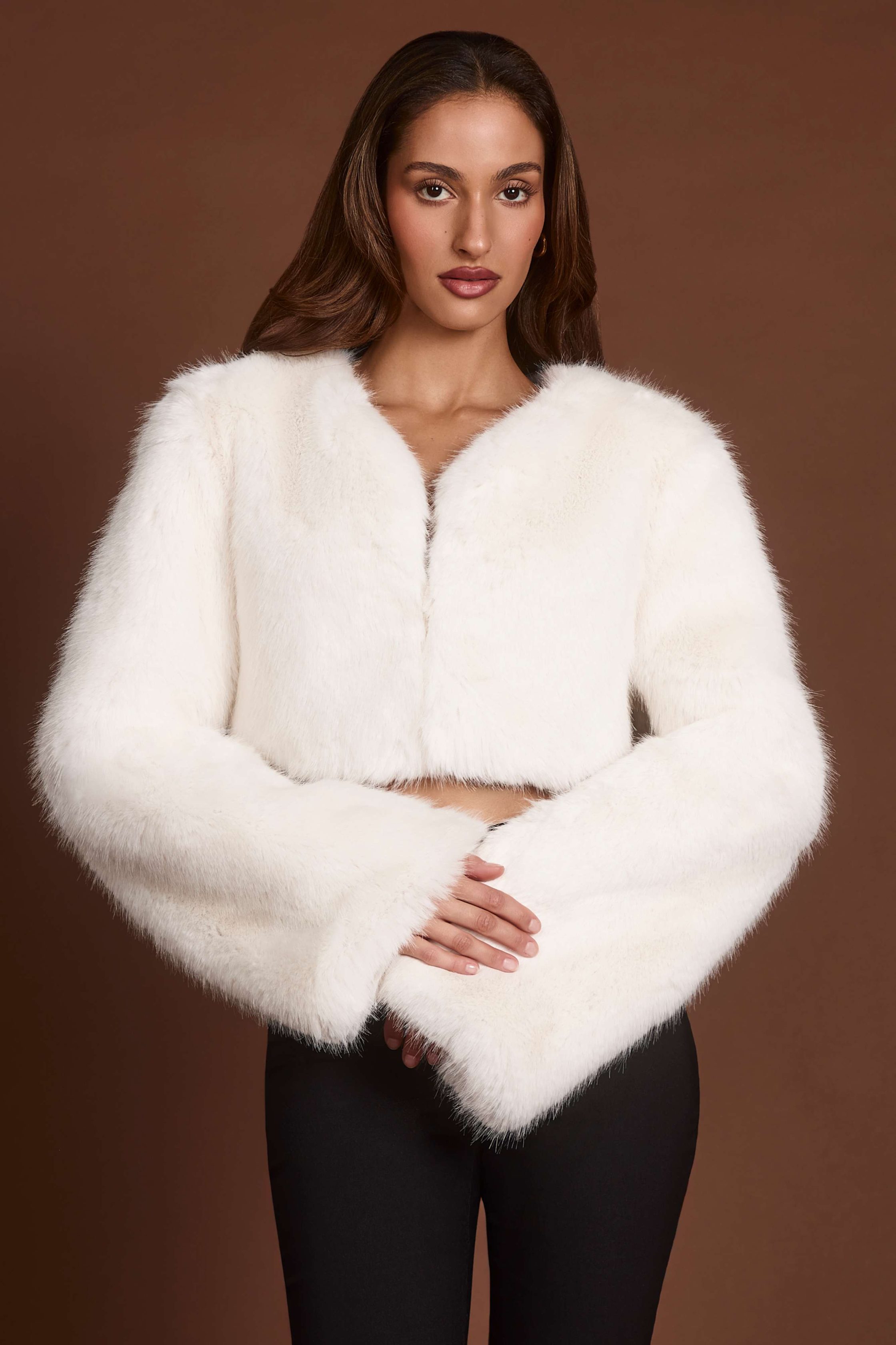 14174B-White_Almerinda_1-5
