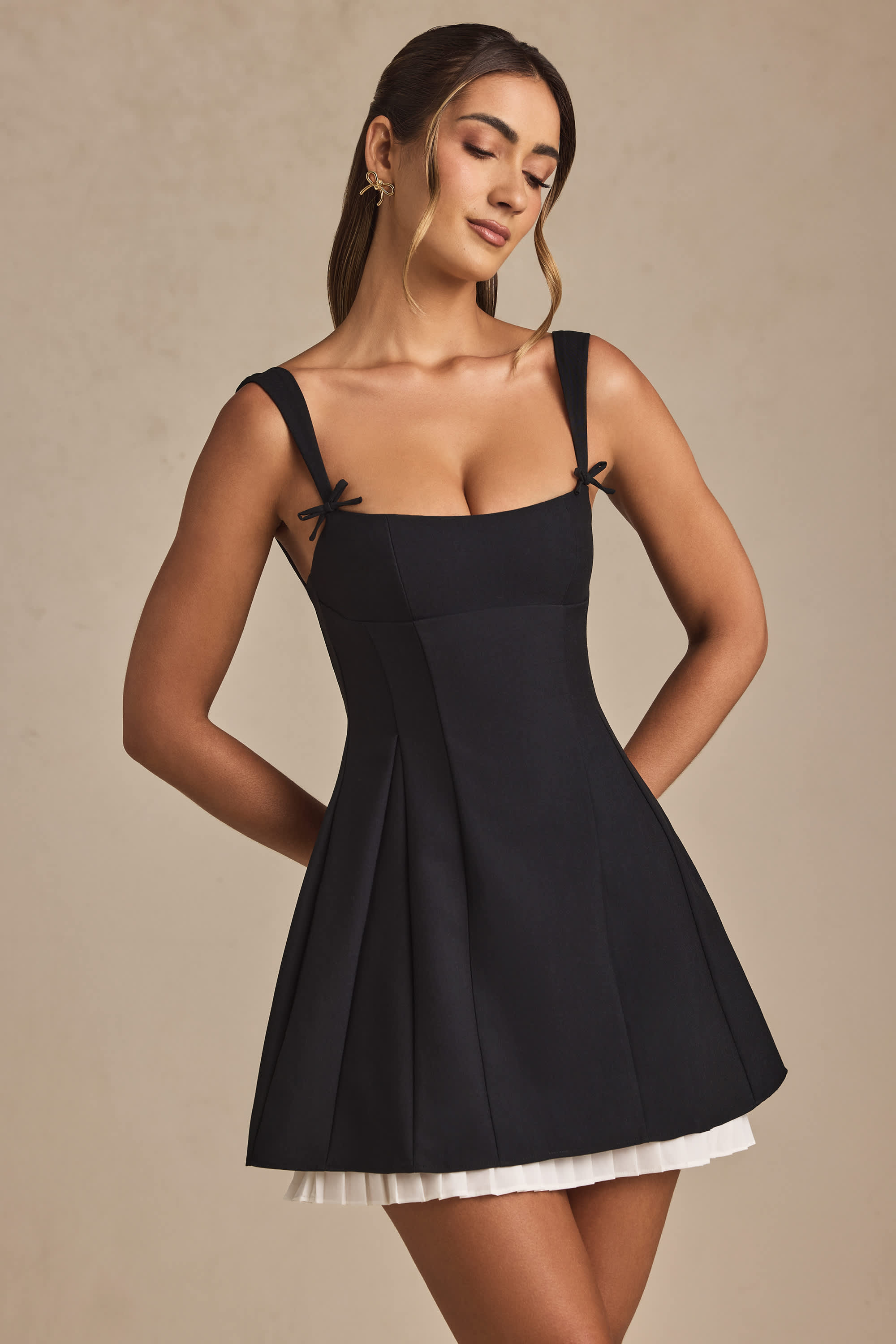 8270-Black_Cressida_6-3