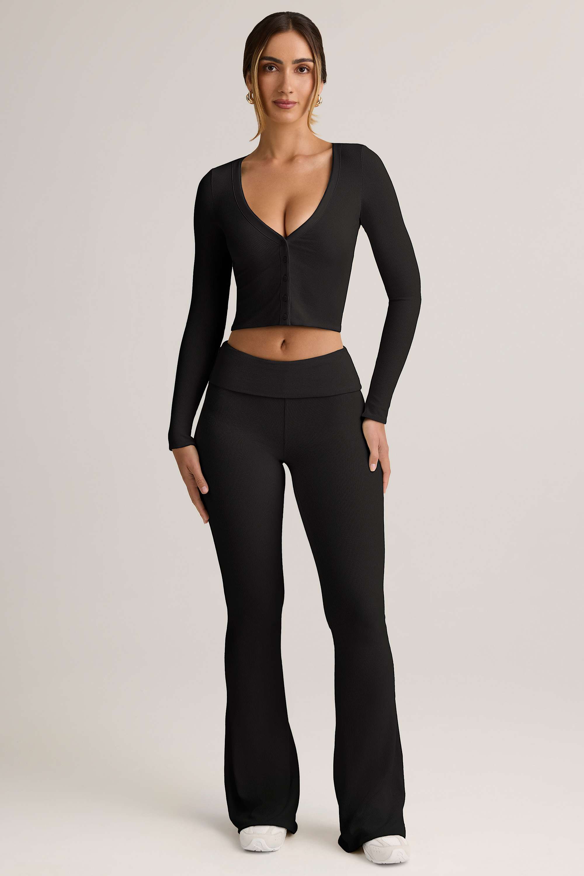 8689B-Black_Jules_3-3