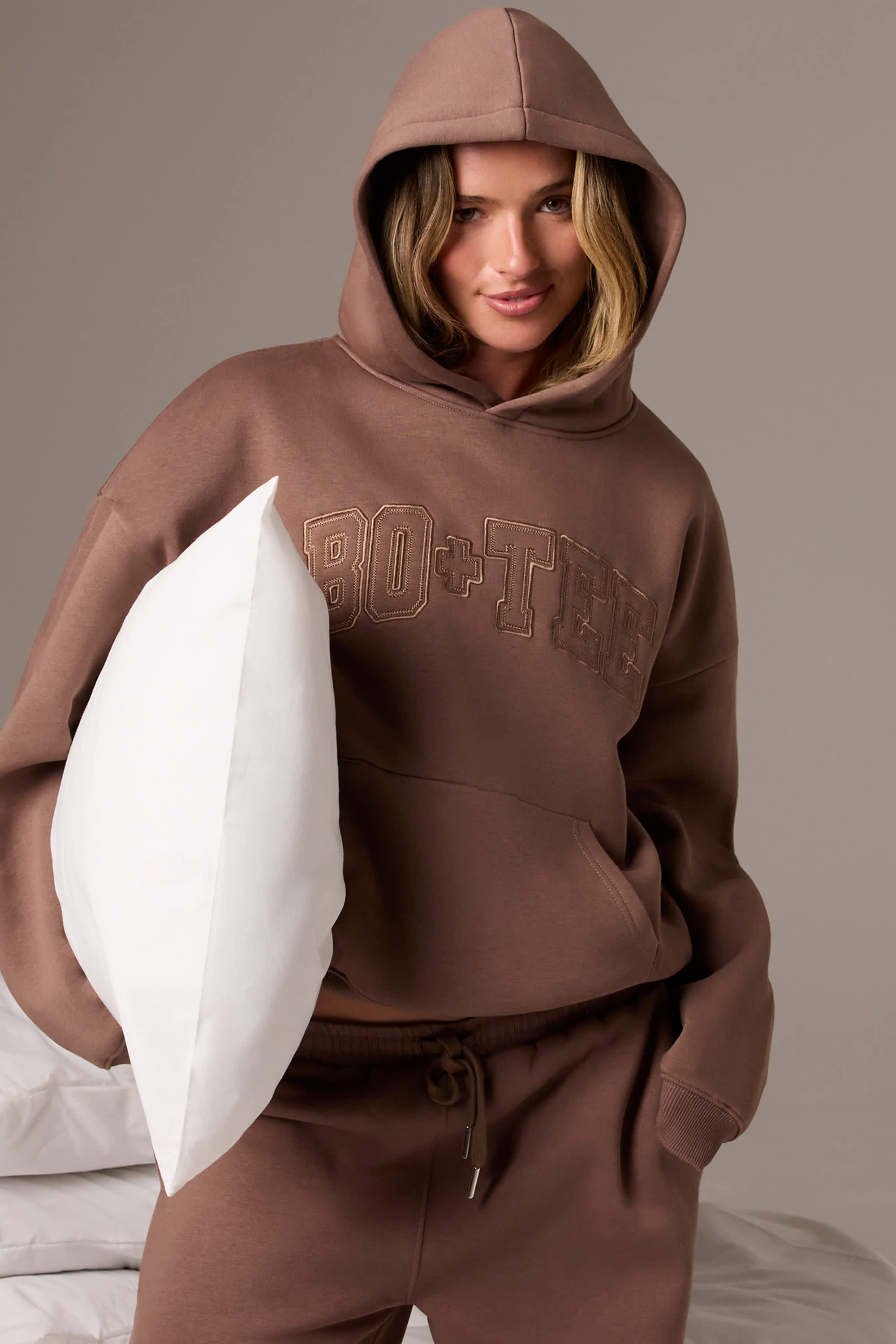 BT02578-Brown_CosyCoffeeRunWithLydsButler_1-1