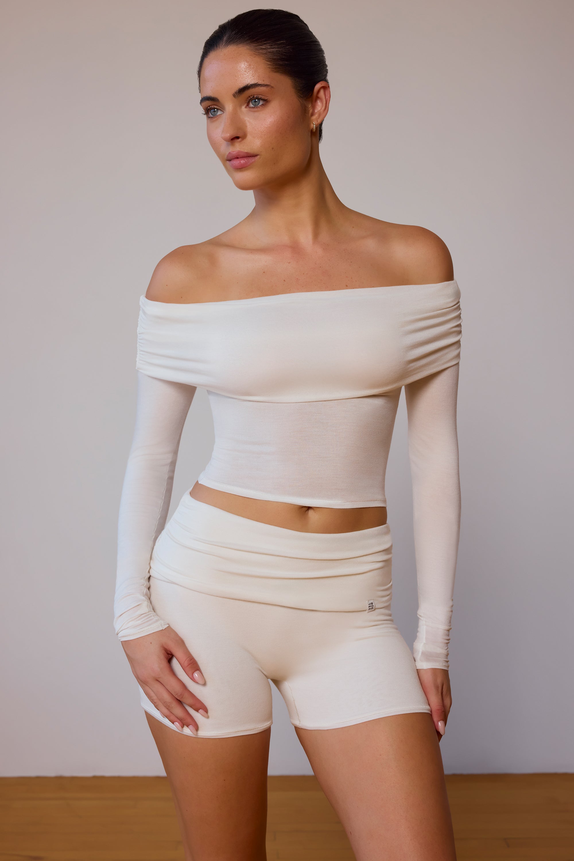BT1591-SoftWhite_Balletclass_1-2